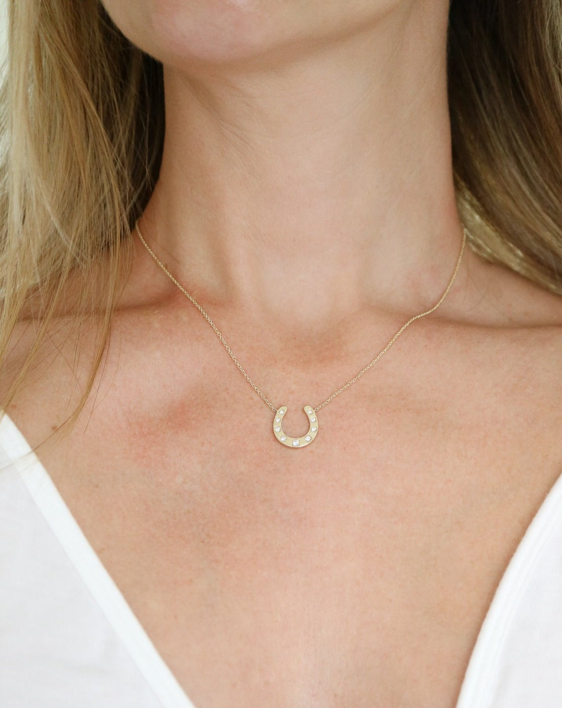 9kt gold and lab grown diamond horseshoe luck pendant necklace