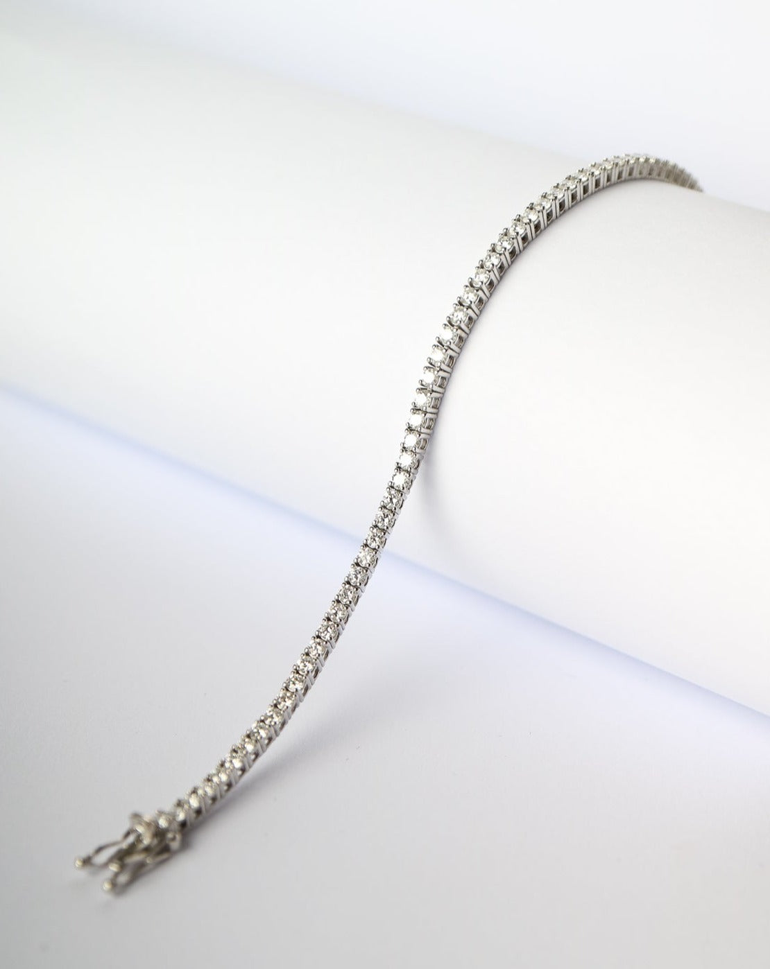 9ct white gold Diamond Tennis Bracelet 2carats