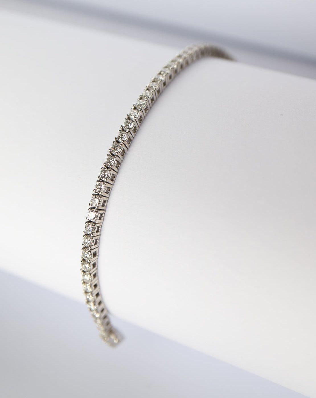 9ct white gold Diamond Tennis Bracelet 2carats
