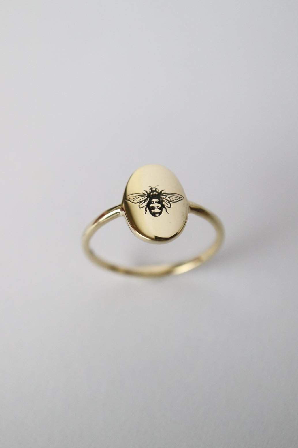 9ct Bee Ring