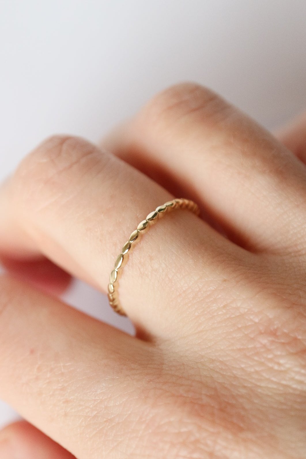 9kt Gold Scalloped Band