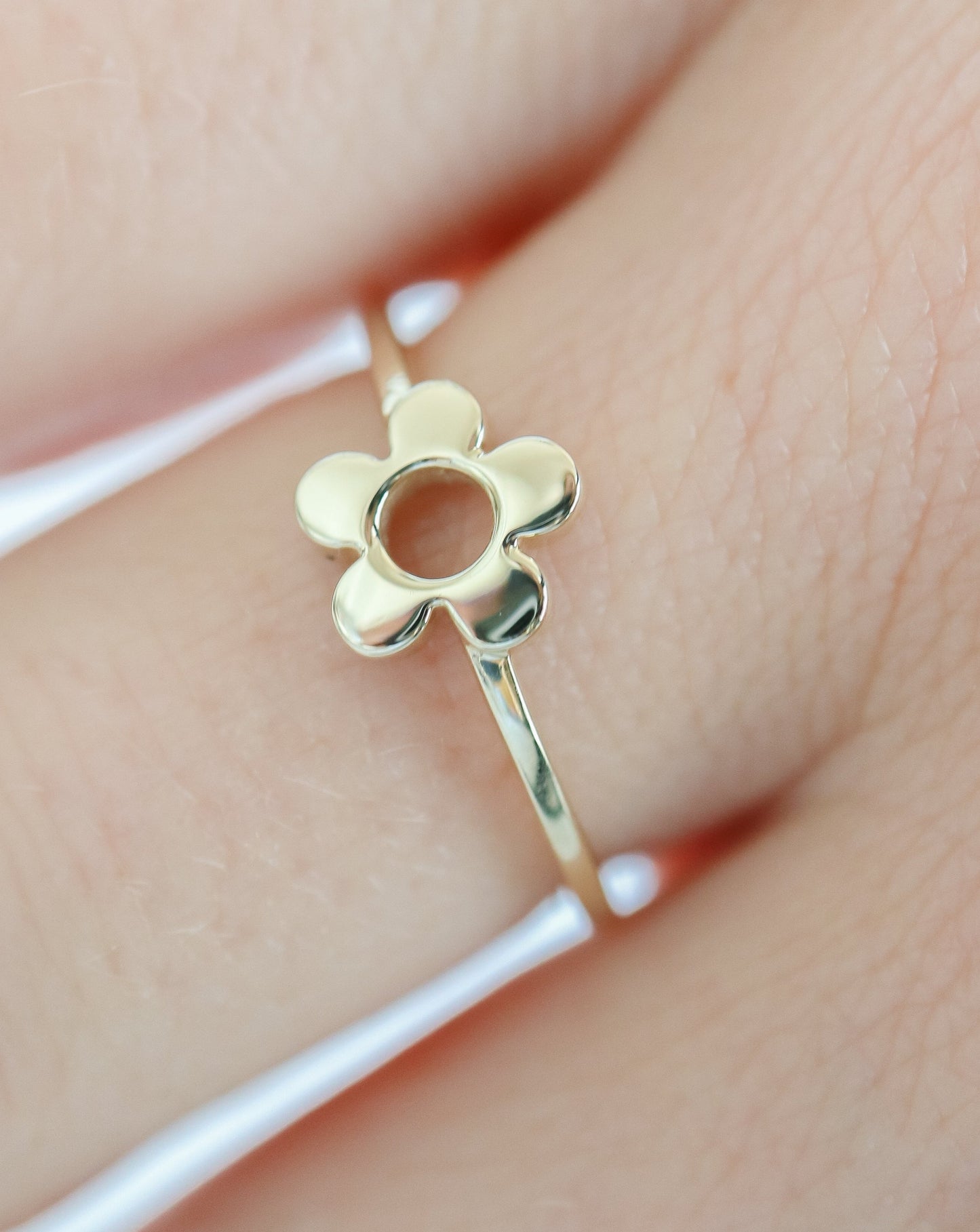 9ct gold Daisy Ring