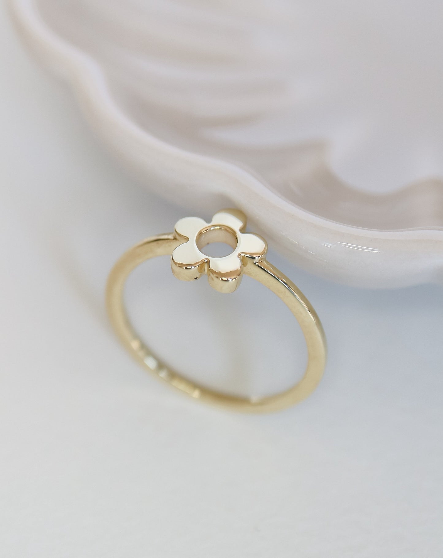 9ct gold Daisy Ring