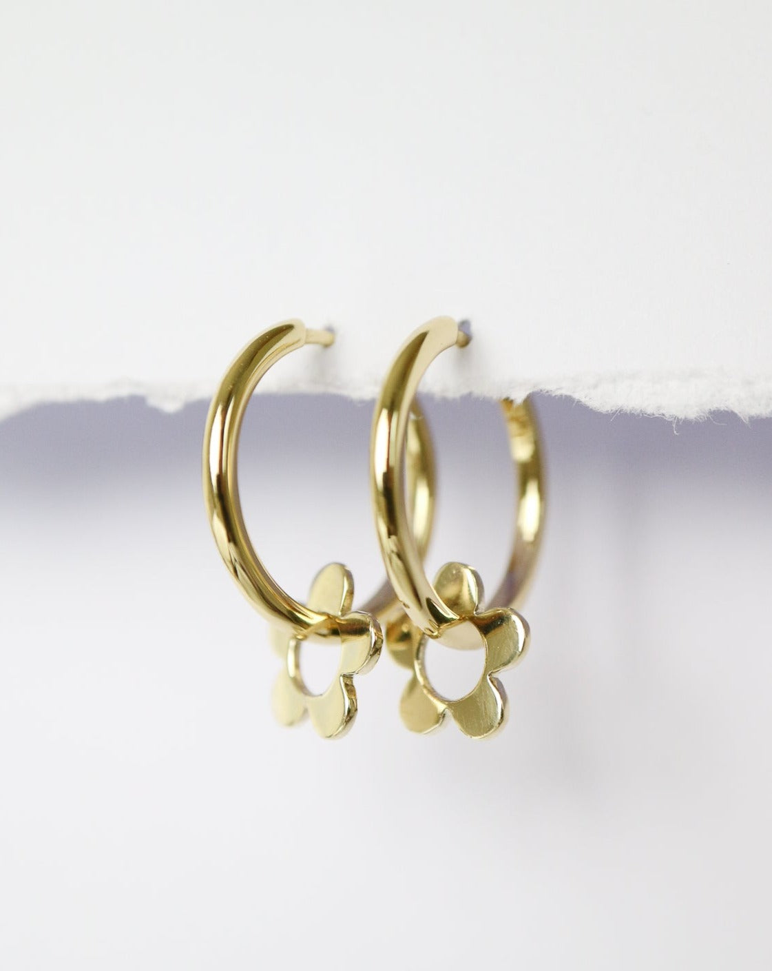 9ct gold hoops earrings with gold daisy flower charms