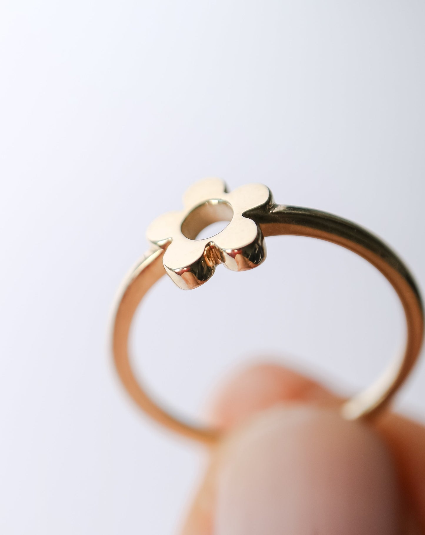 9ct gold daisy ring for women