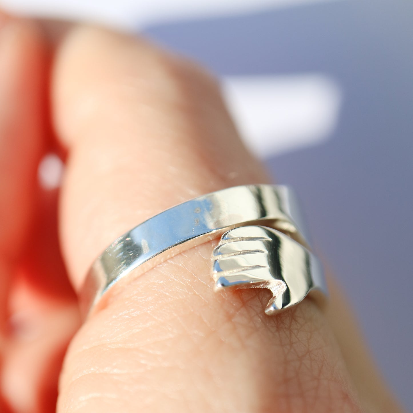 Hug Ring in sterling silver