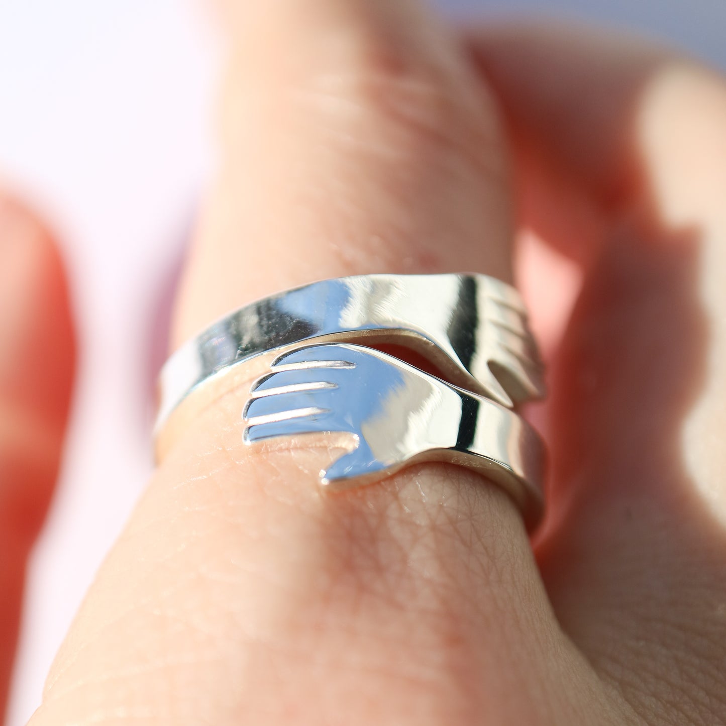 Hug Ring in sterling silver