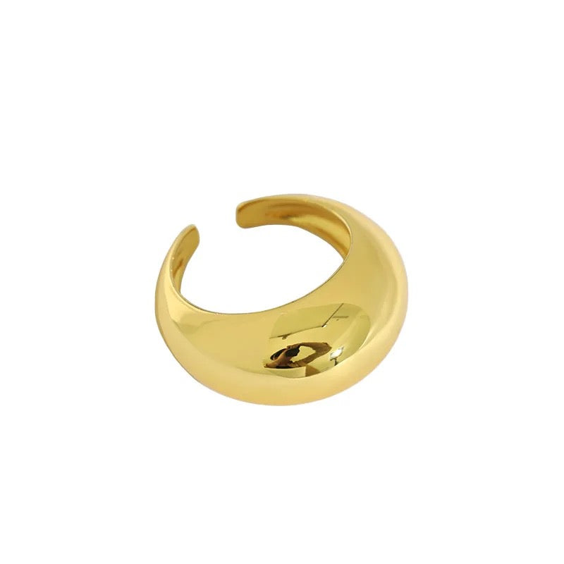 Bold Crescent Ring in gold