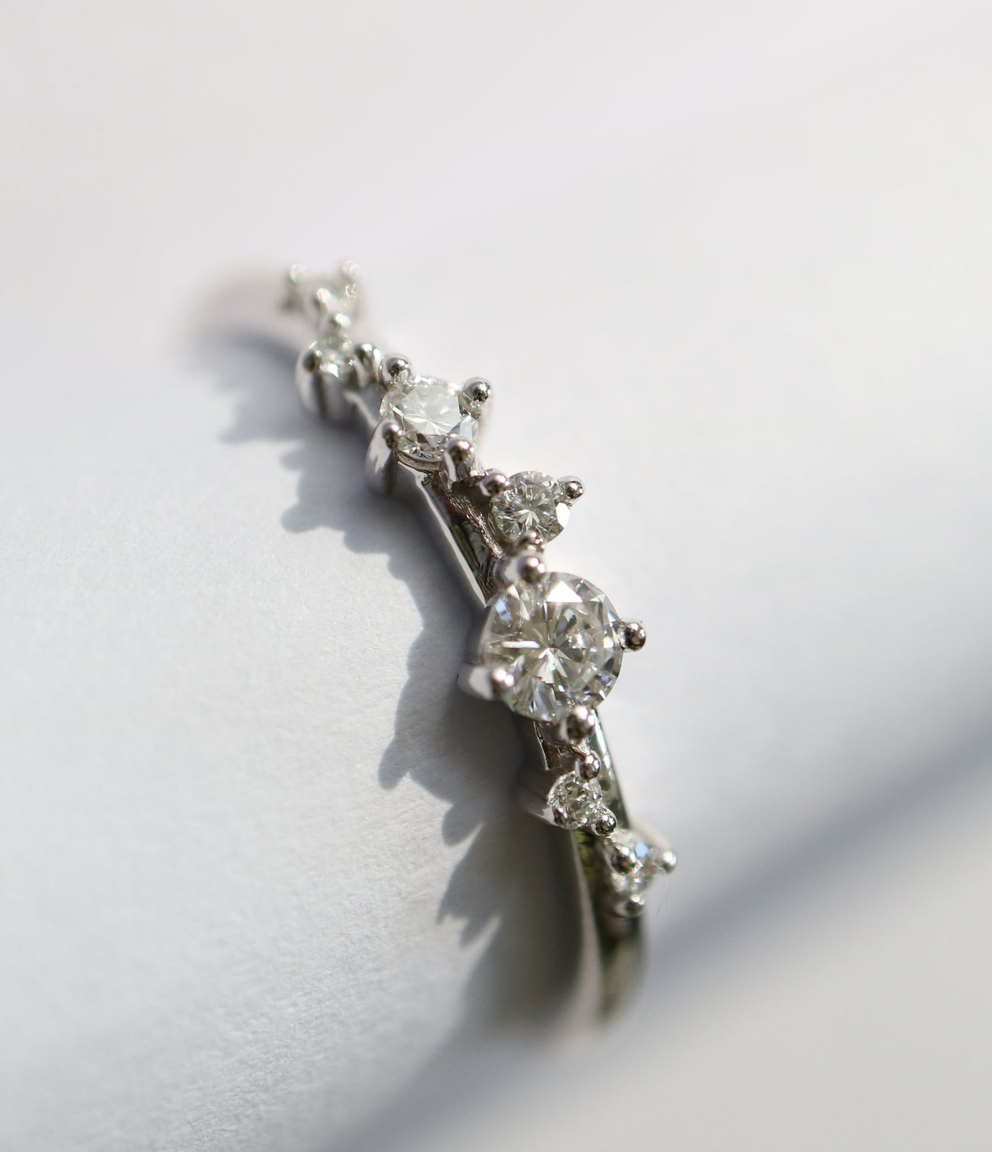 9ct white gold and diamonds ring