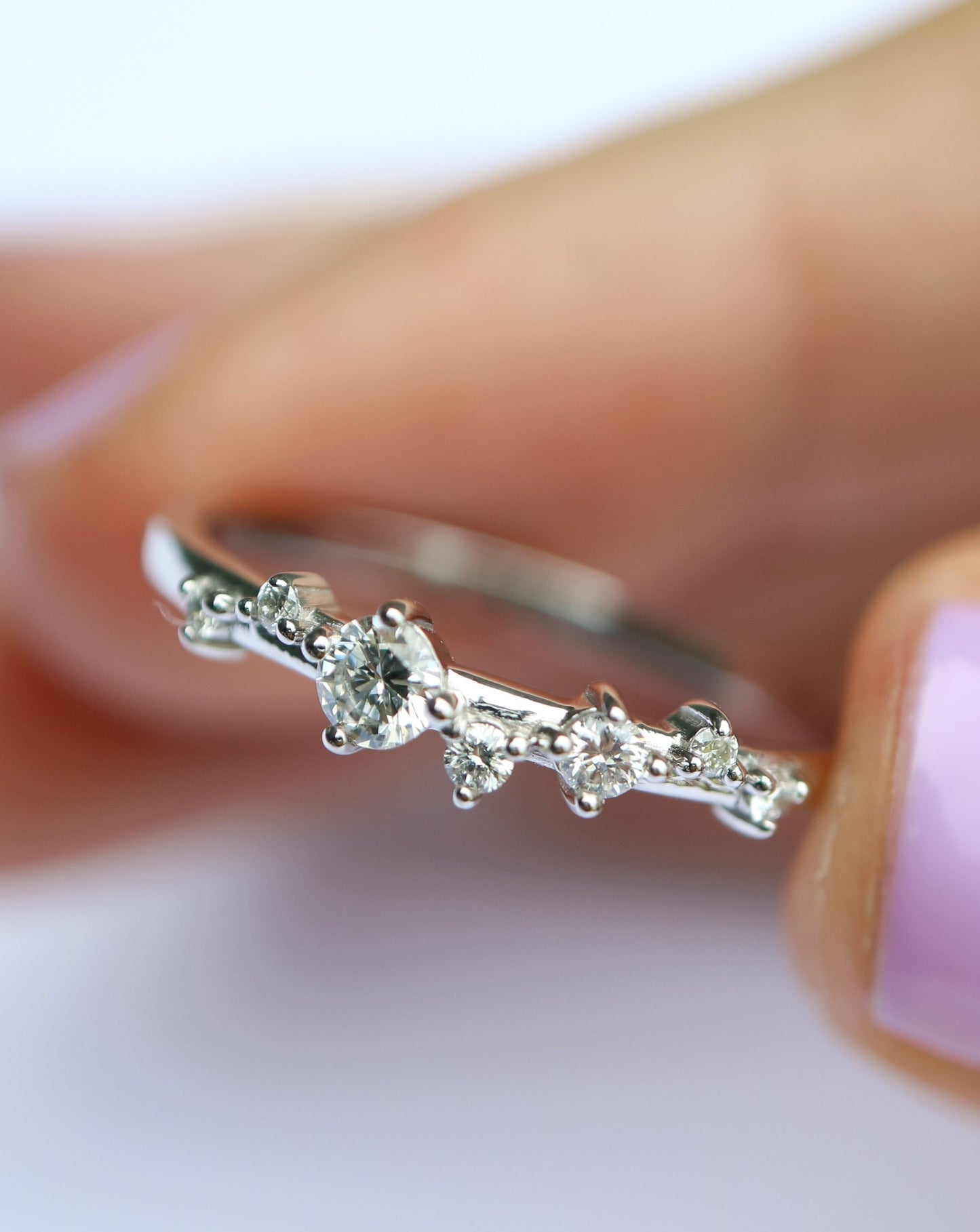 9ct white gold and diamonds ring