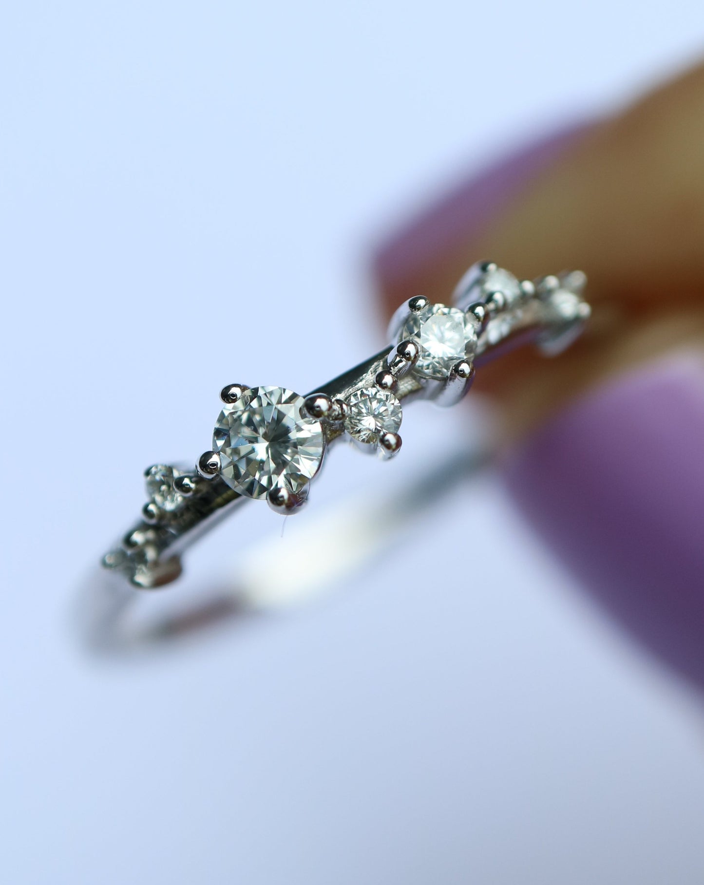 9ct white gold and diamonds ring