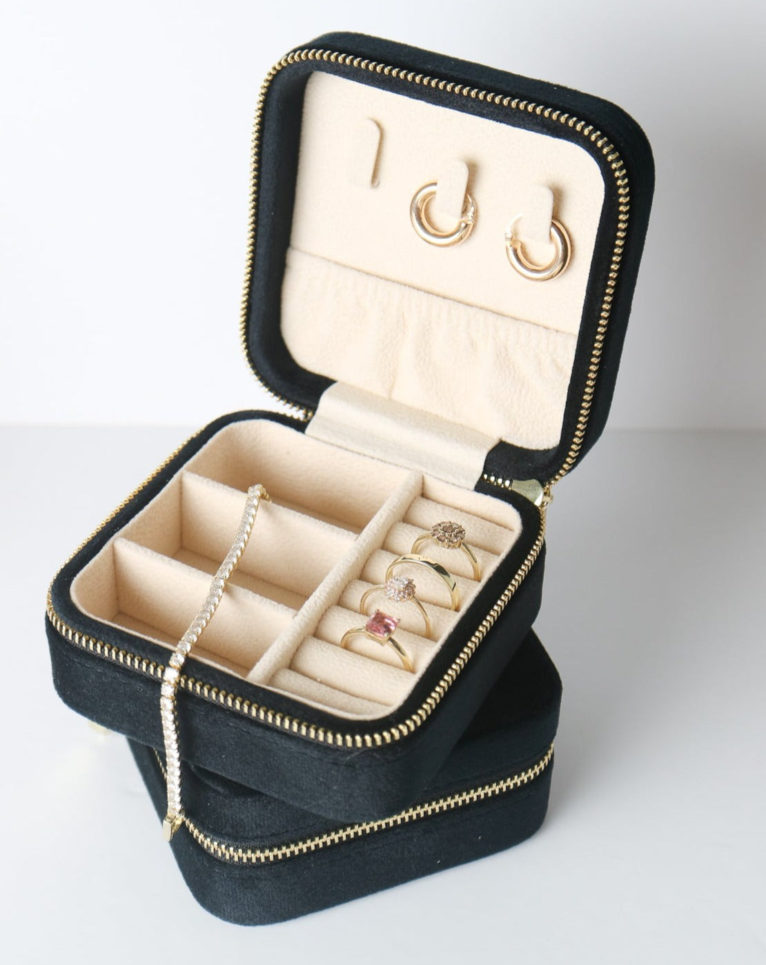 Square Velvet Travel Pod