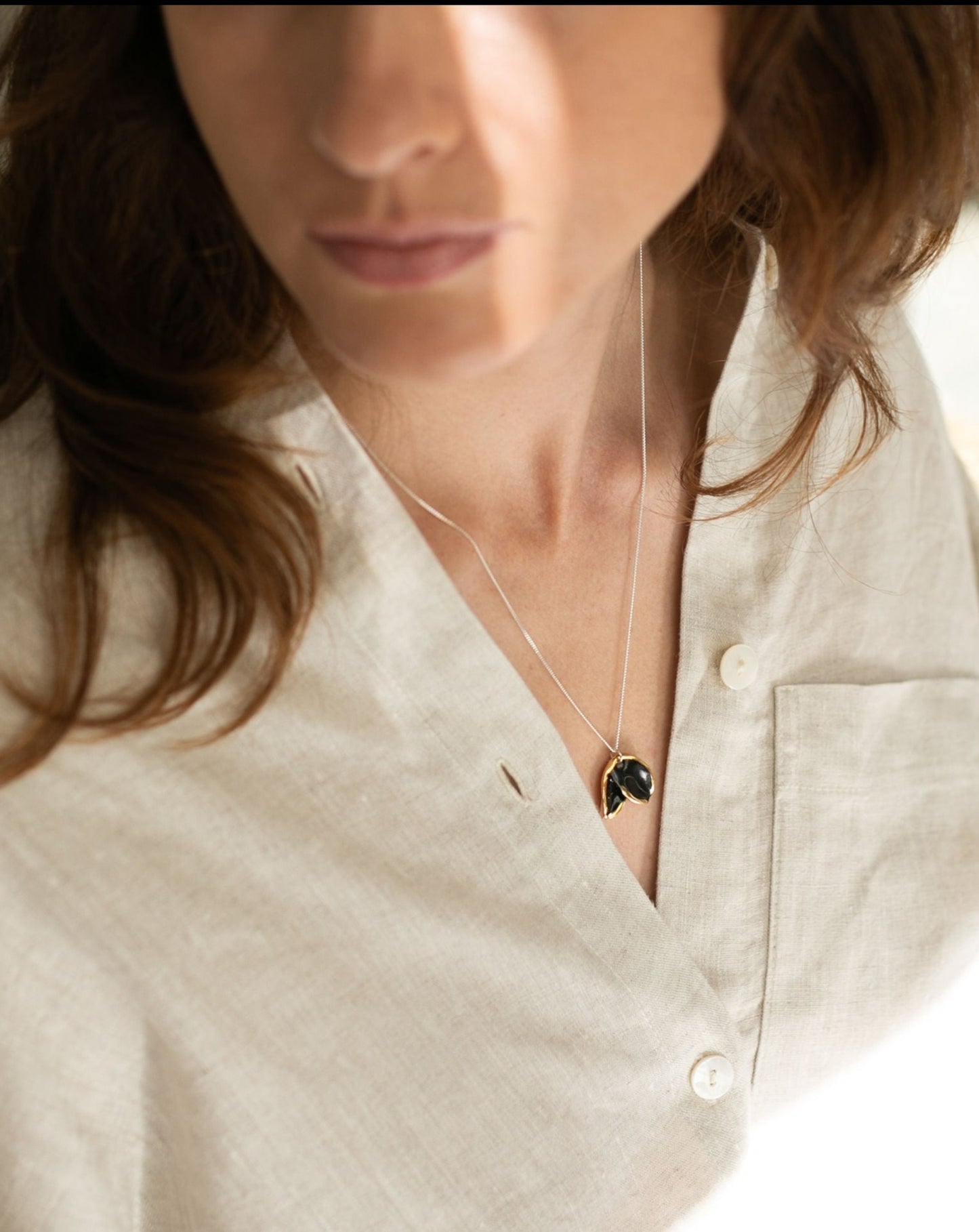 Wild Orchid Porcelain necklace in gold