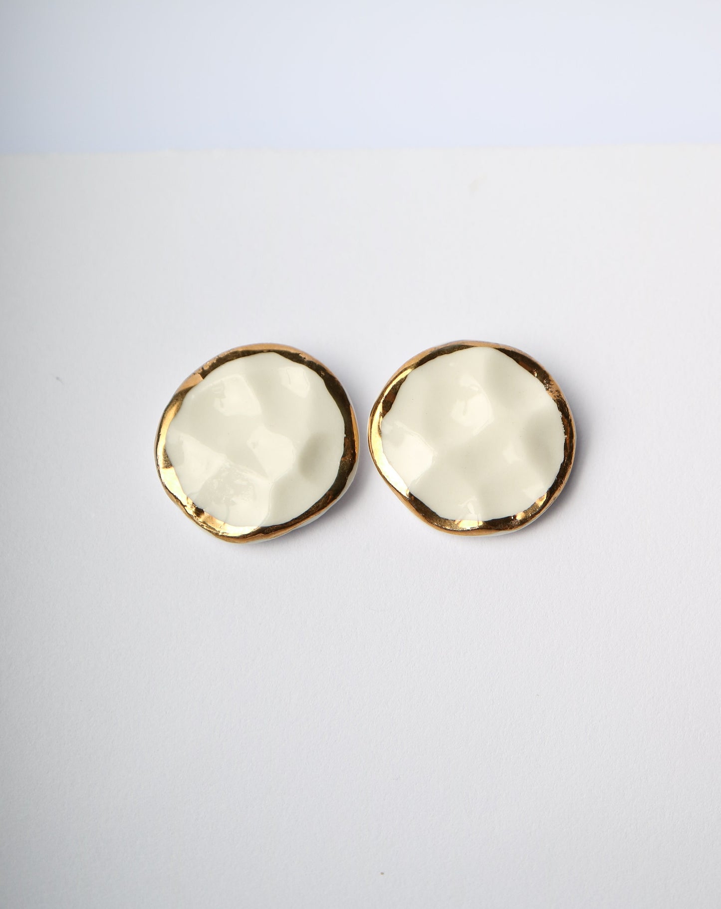 Round white and gold hammered porcelain earrings by Nina Bosch Jewellery