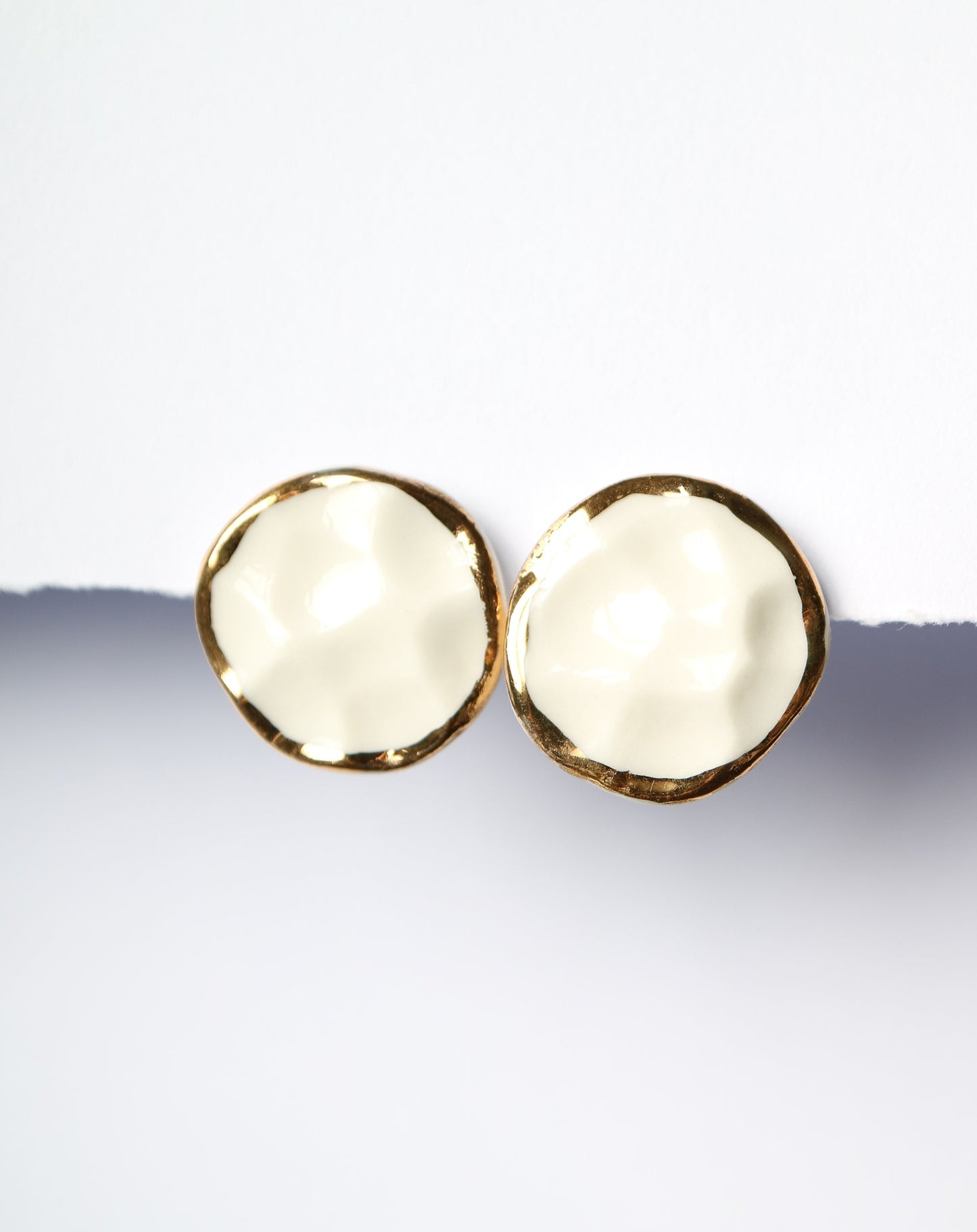 Round white and gold hammered porcelain earrings by Nina Bosch Jewellery