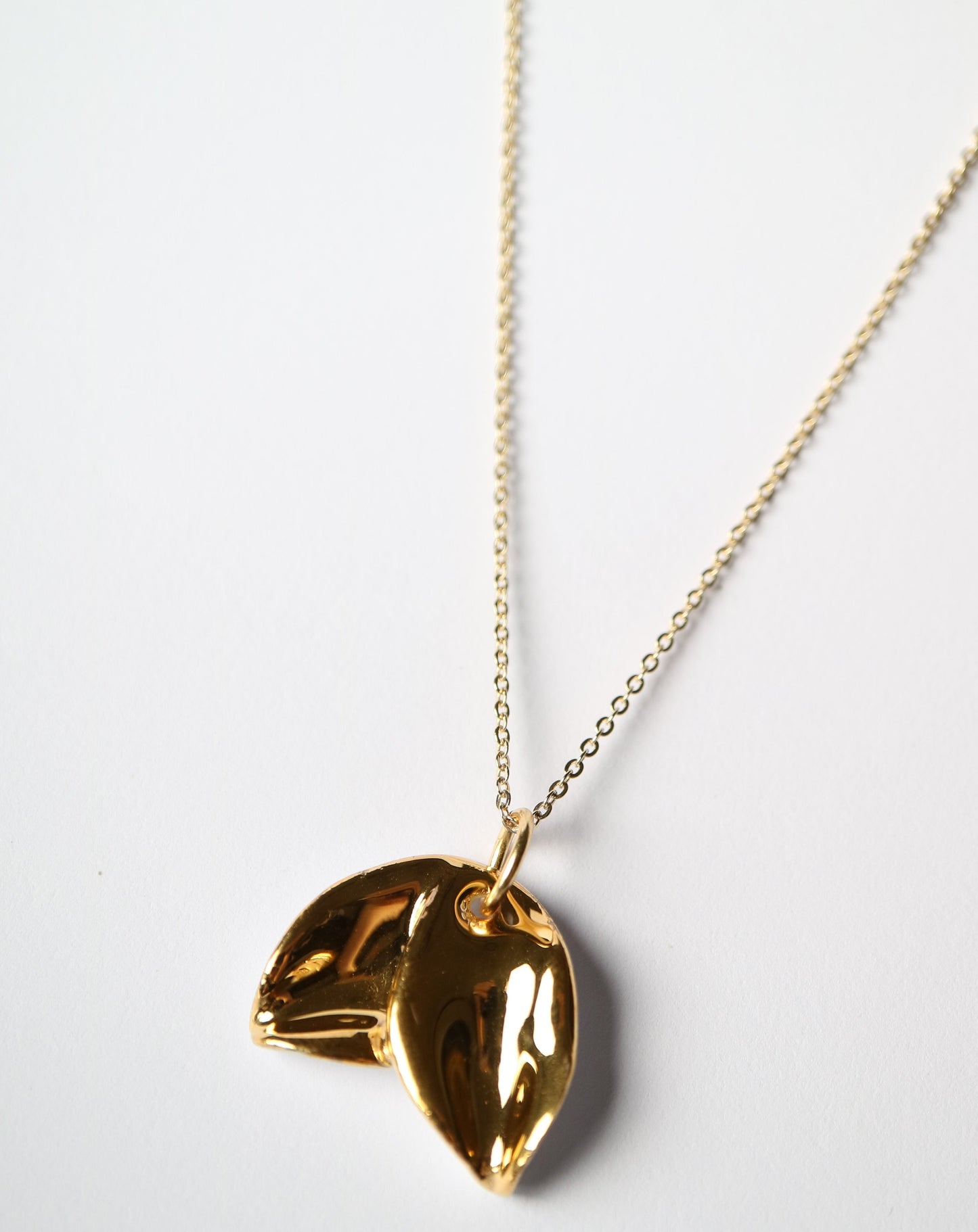 Wild Orchid Porcelain necklace in gold