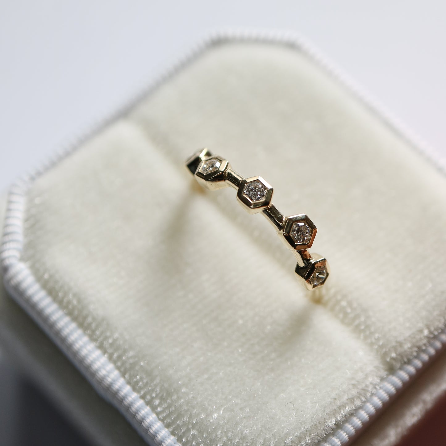 9kt gold Ring with lab grown diamonds by Refemme