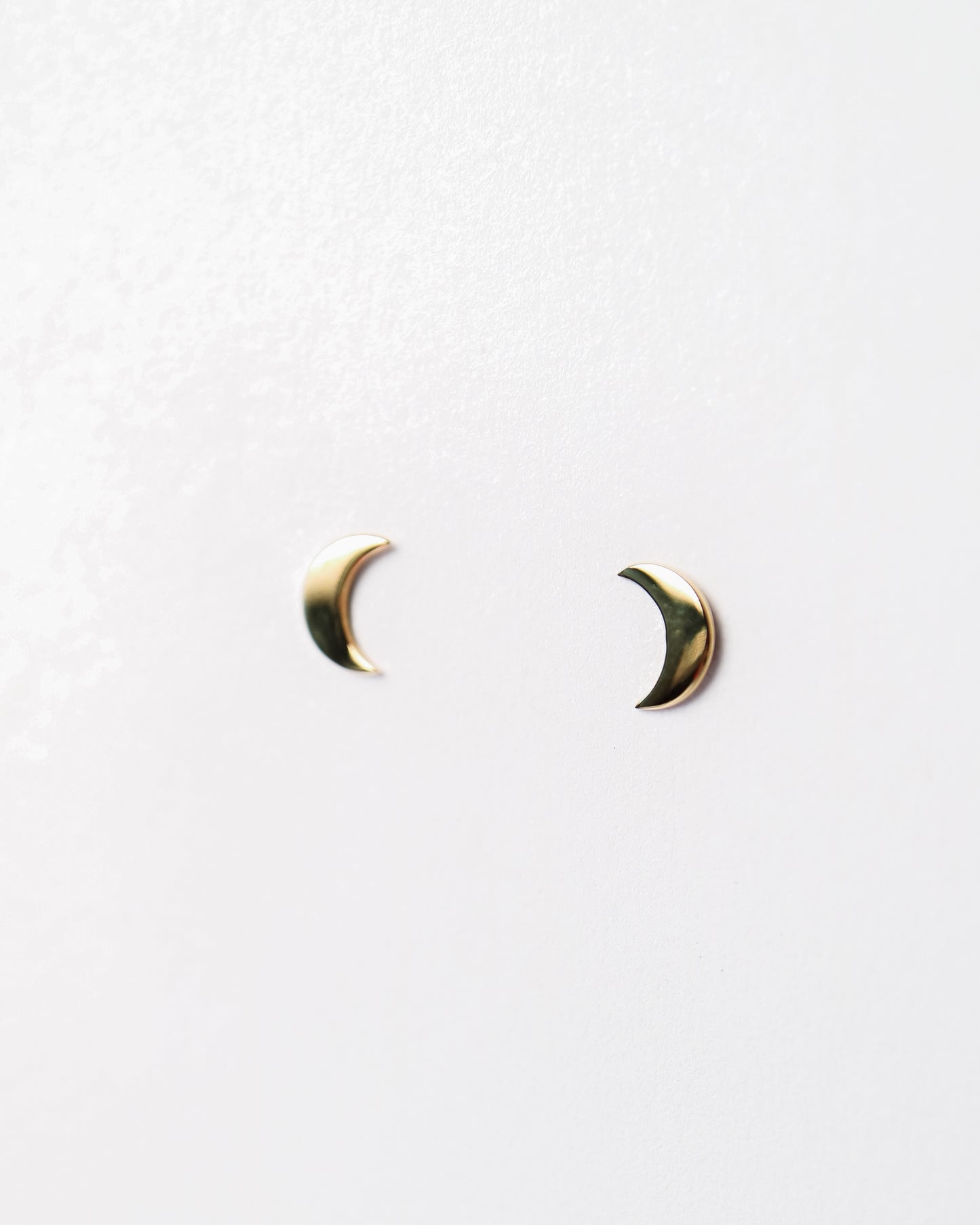 9kt Crescent Studs