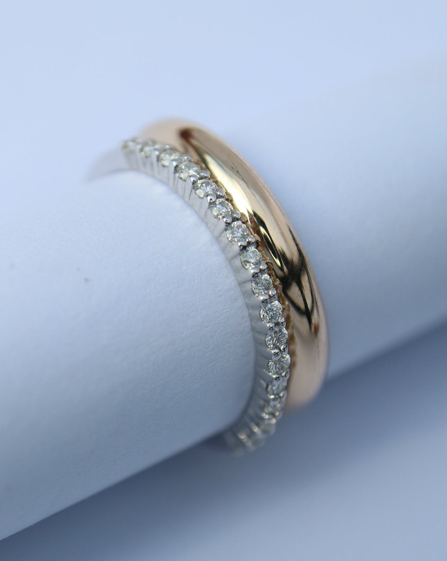Men's wedding ring in rose gold