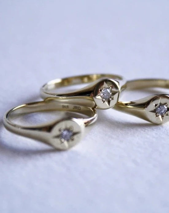 9kt yellow gold diamond star signet ring