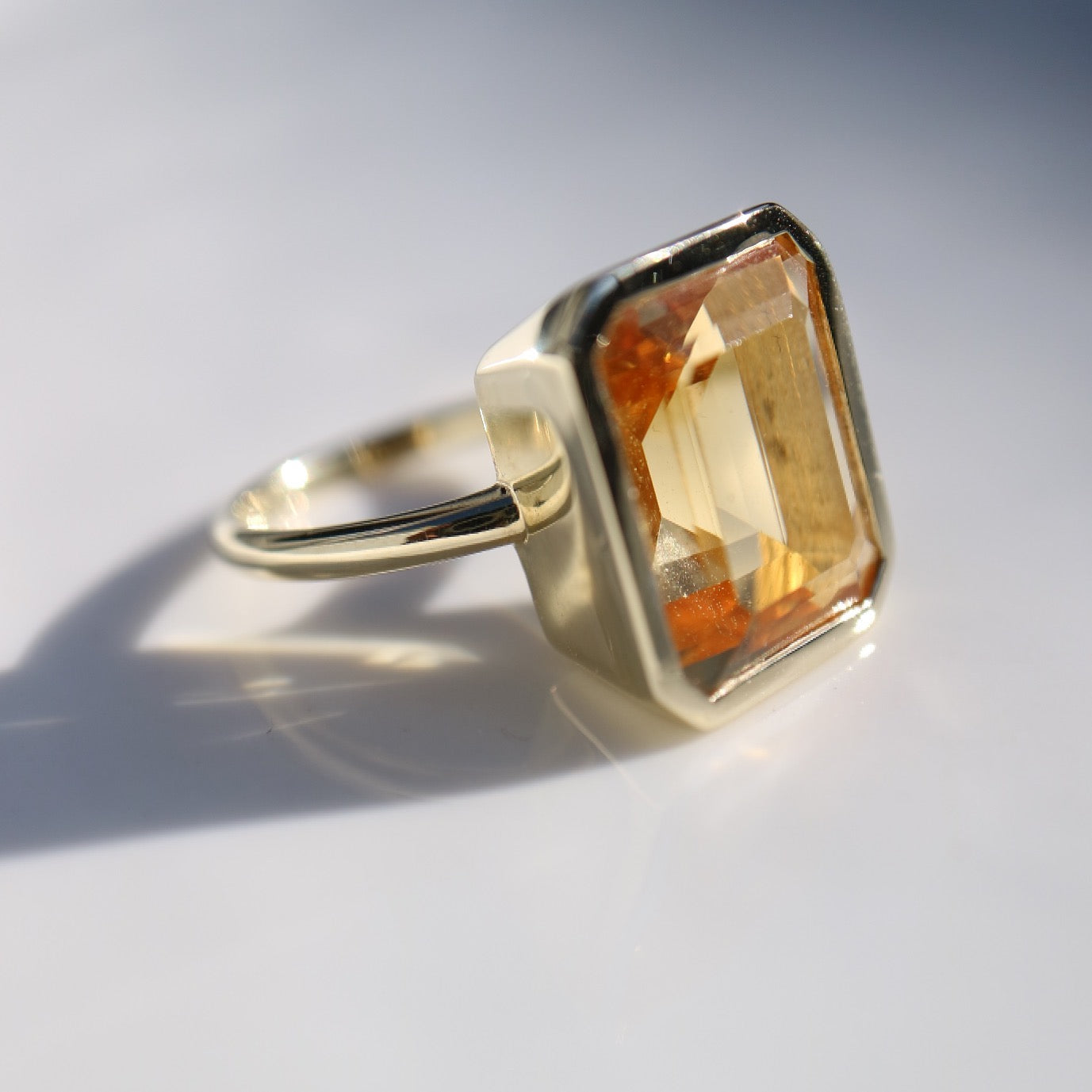 9ct gold ring with large citrine gemstone