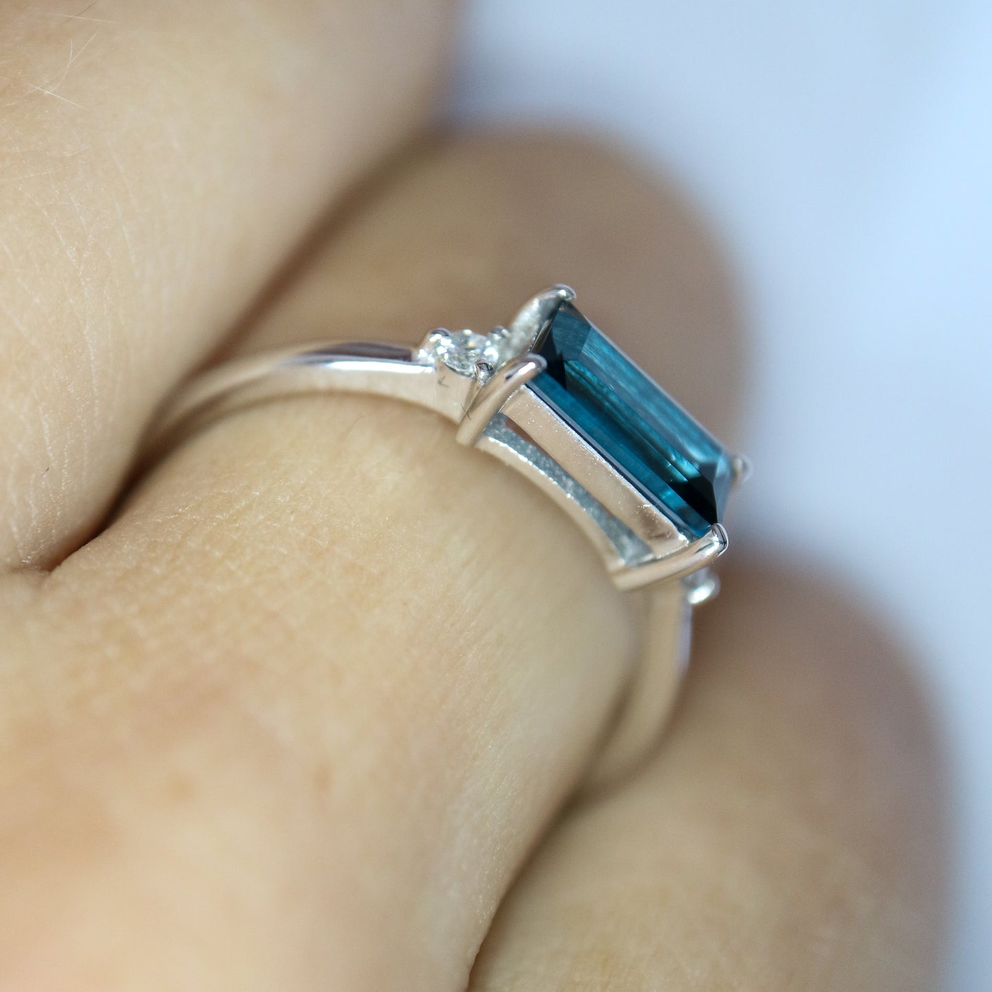 9ct white gold London Blue Topaz Baguette Ring