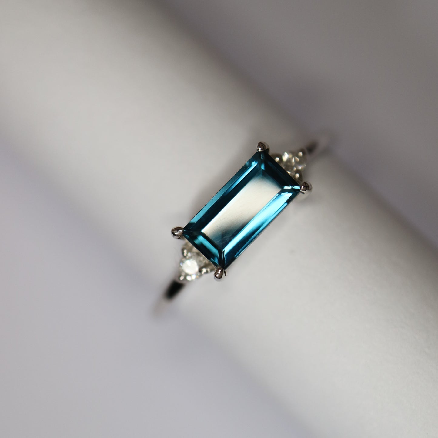 9kt white gold London Blue Topaz Baguette Ring