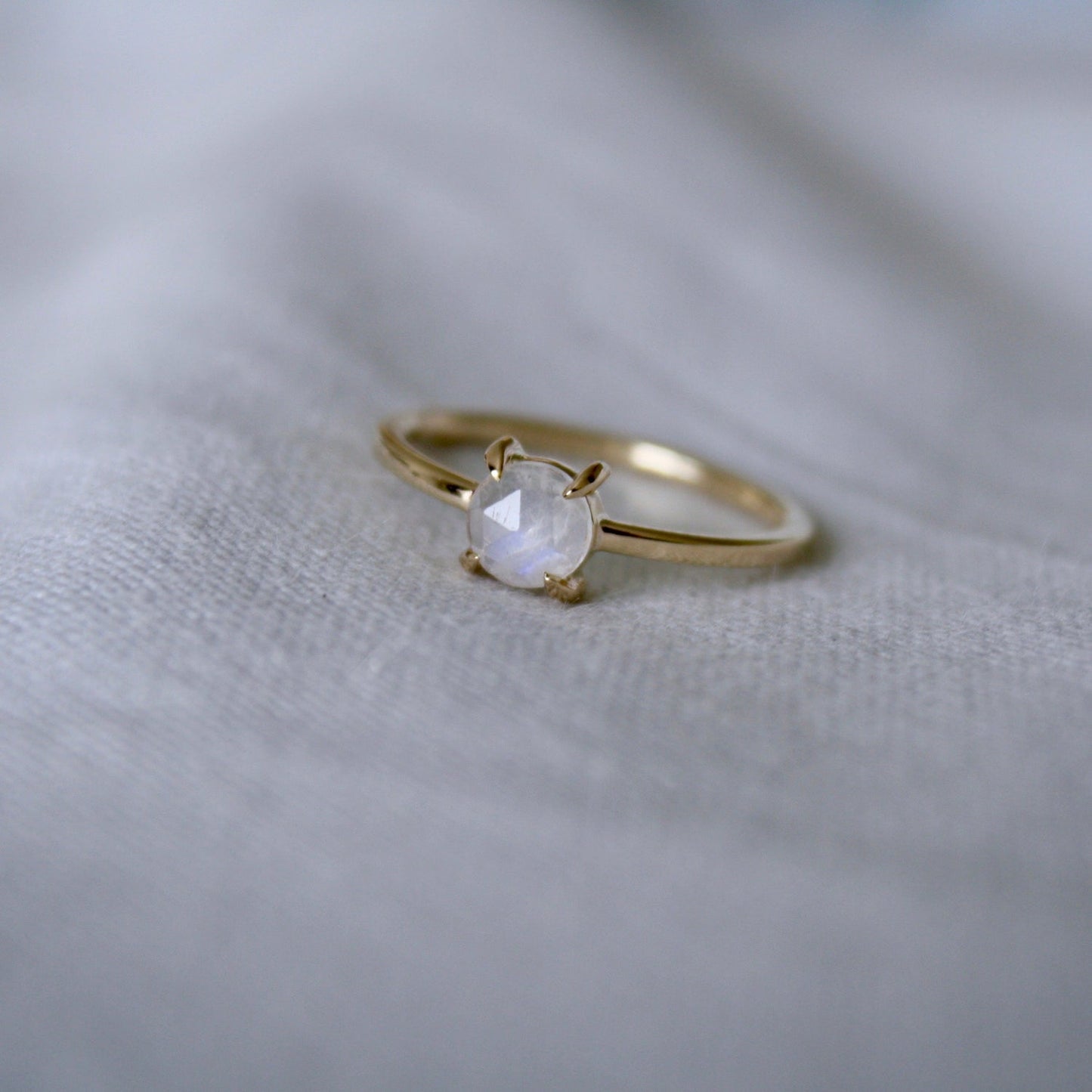 9ct gold ring with rose cut moonstone