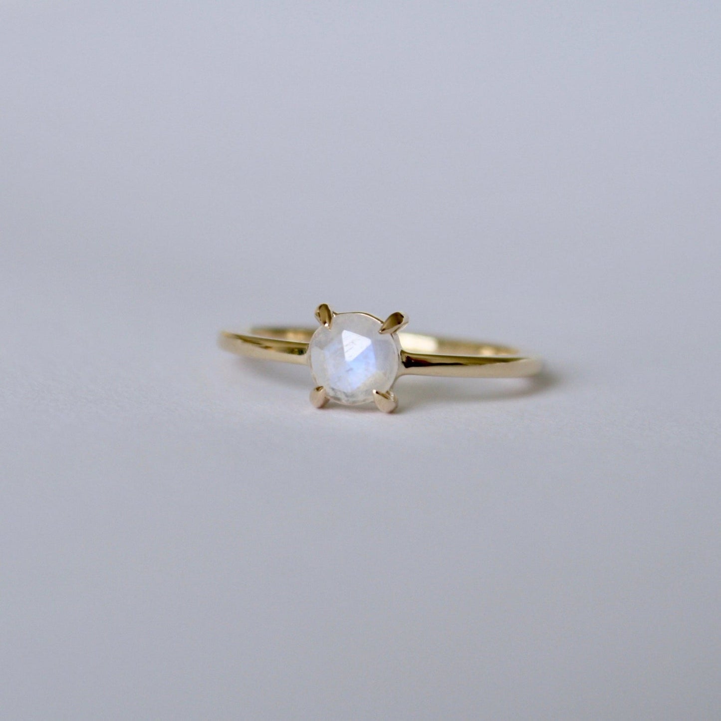 9ct gold ring with rose cut moonstone