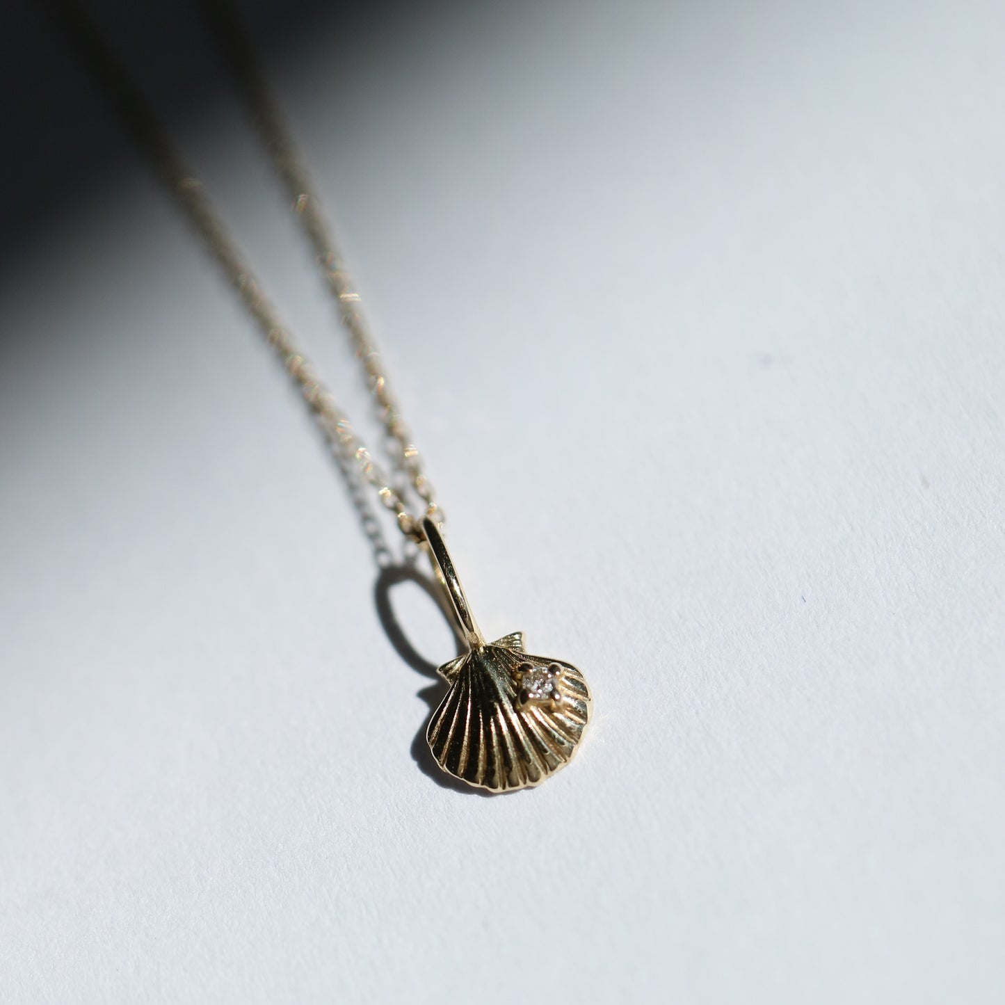 9kt gold and diamond shell pendant