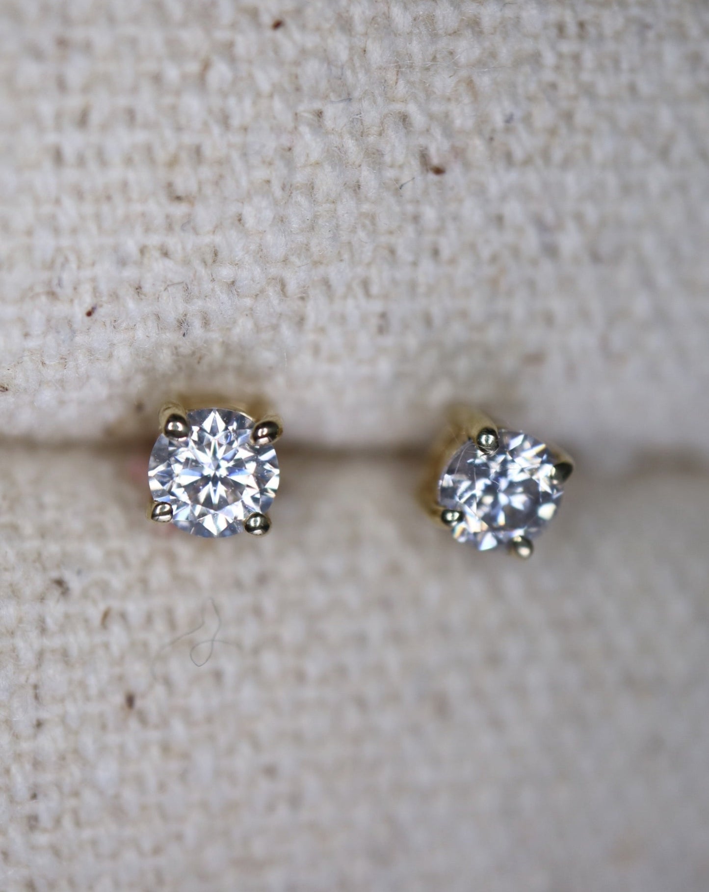 9kt gold earrings with Moissanite