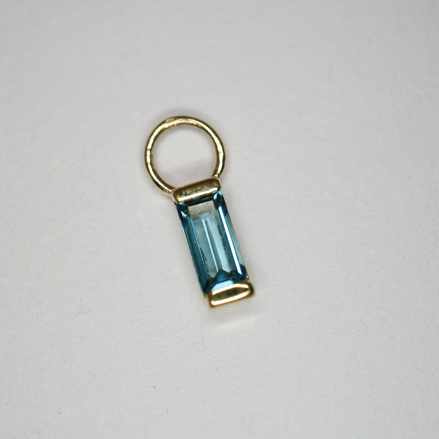 9ct gold london blue topaz baguette charm