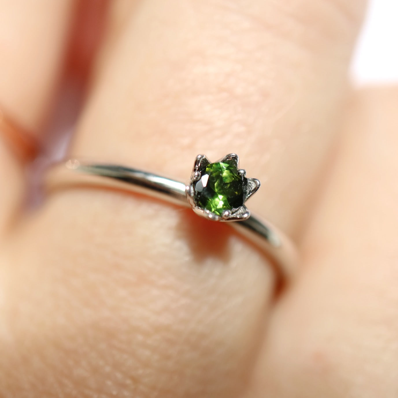 9ct white gold ring with teal tourmaline