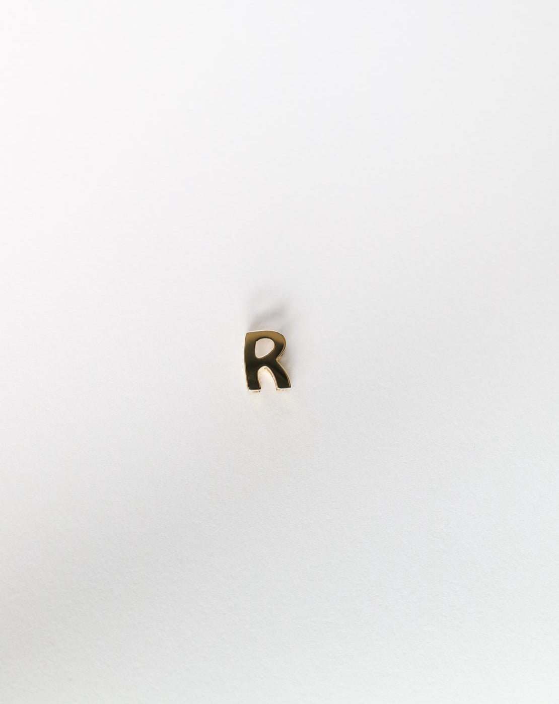 R initial charm letter pendant in 14kt gold
