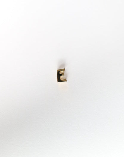 E initial charm letter pendant in 14kt gold