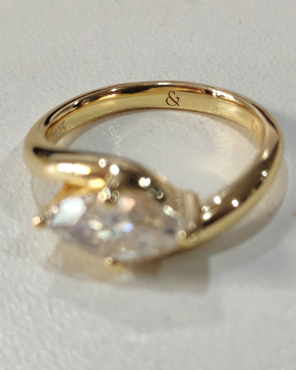 Aria Ring with Moissanite