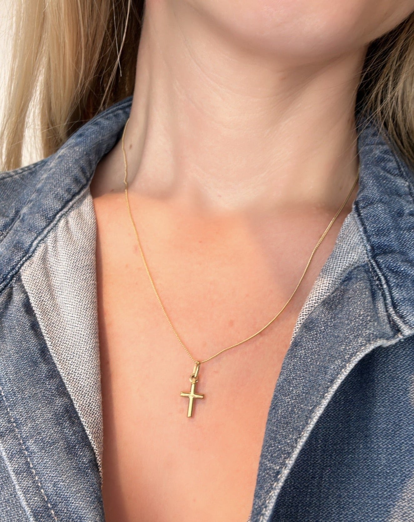 9ct gold Crucifix Cross Pendant