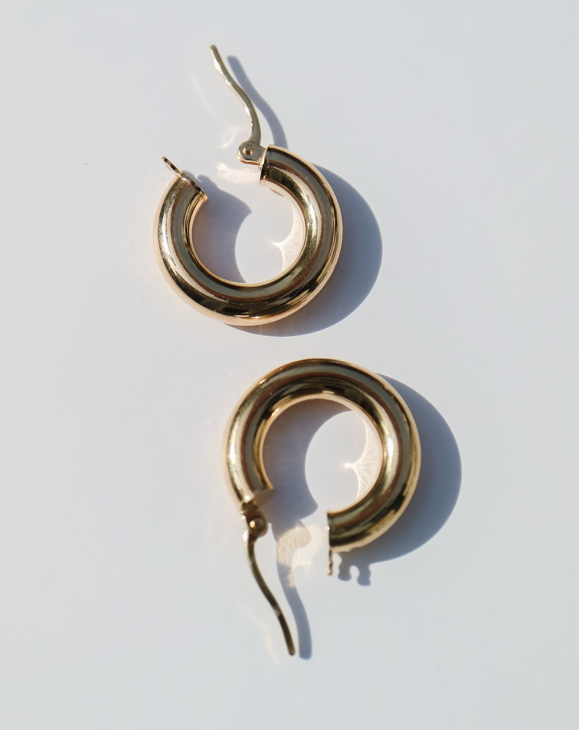 9kt gold Macaroni thick hoop earrings gold