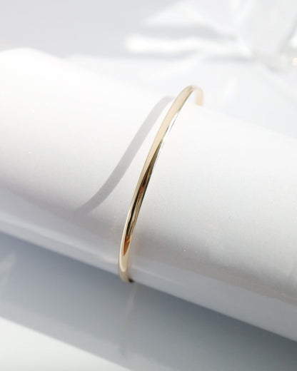 9k gold Bangle 3mm wide
