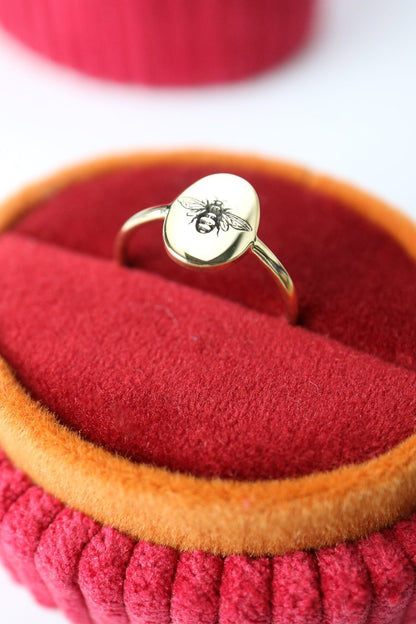 9ct gold Bee Ring from Meraki