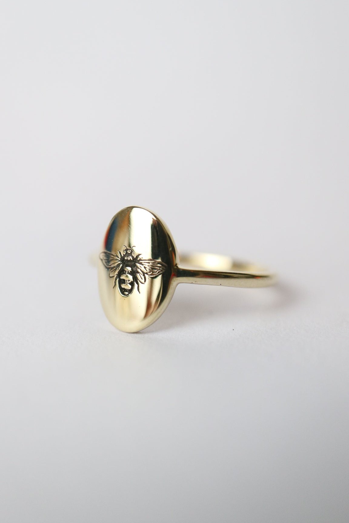 9ct Bee Ring