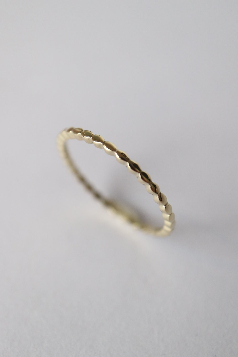 9kt Gold Scalloped Band