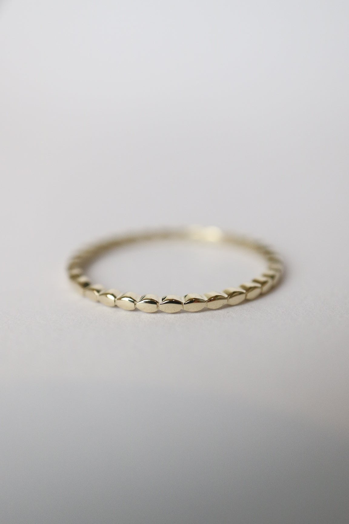 9kt Gold Scalloped Band