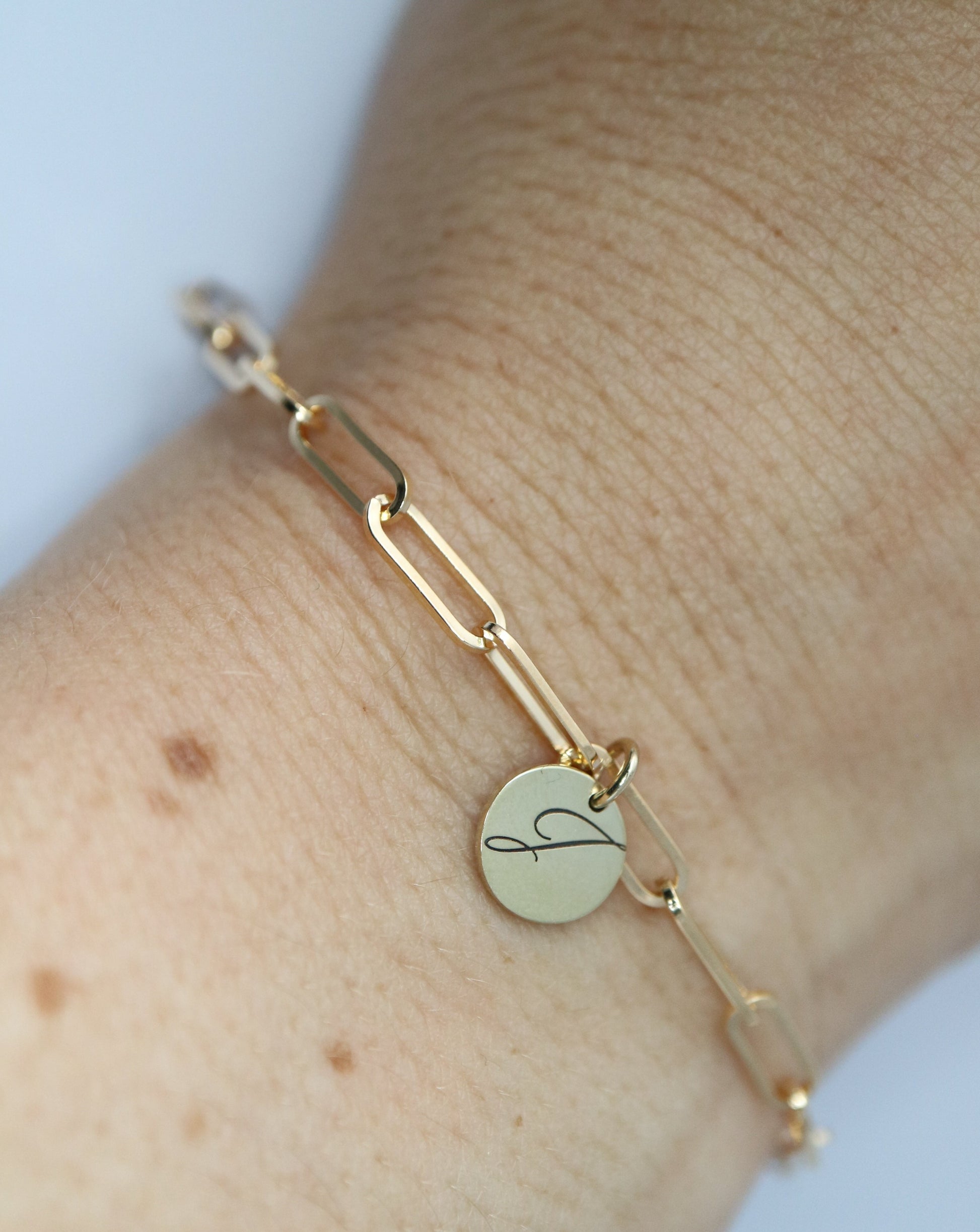 9ct gold Paperclip Bracelet with engraved initial disc