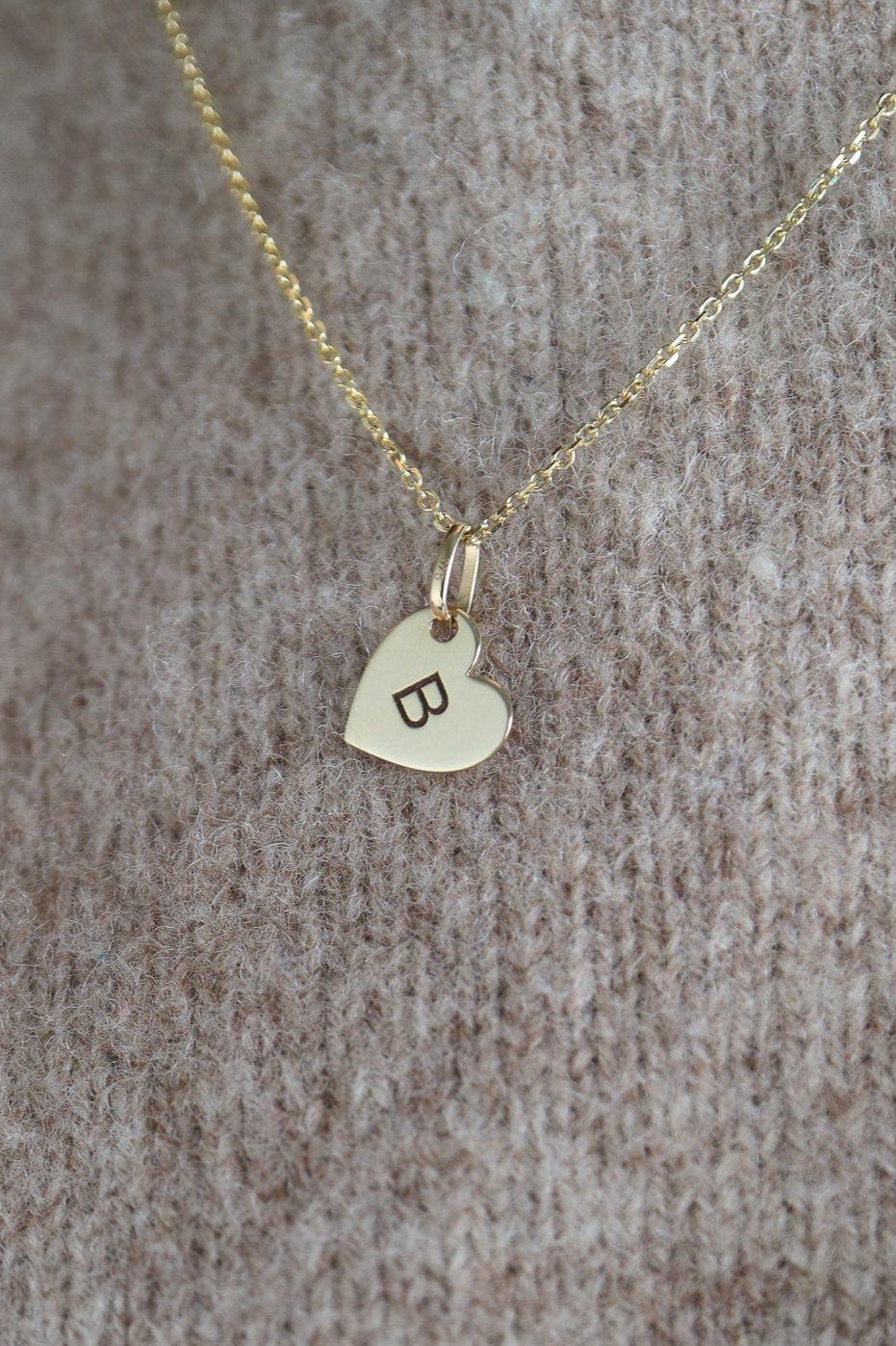 9ct gold engraved heart pendant necklace