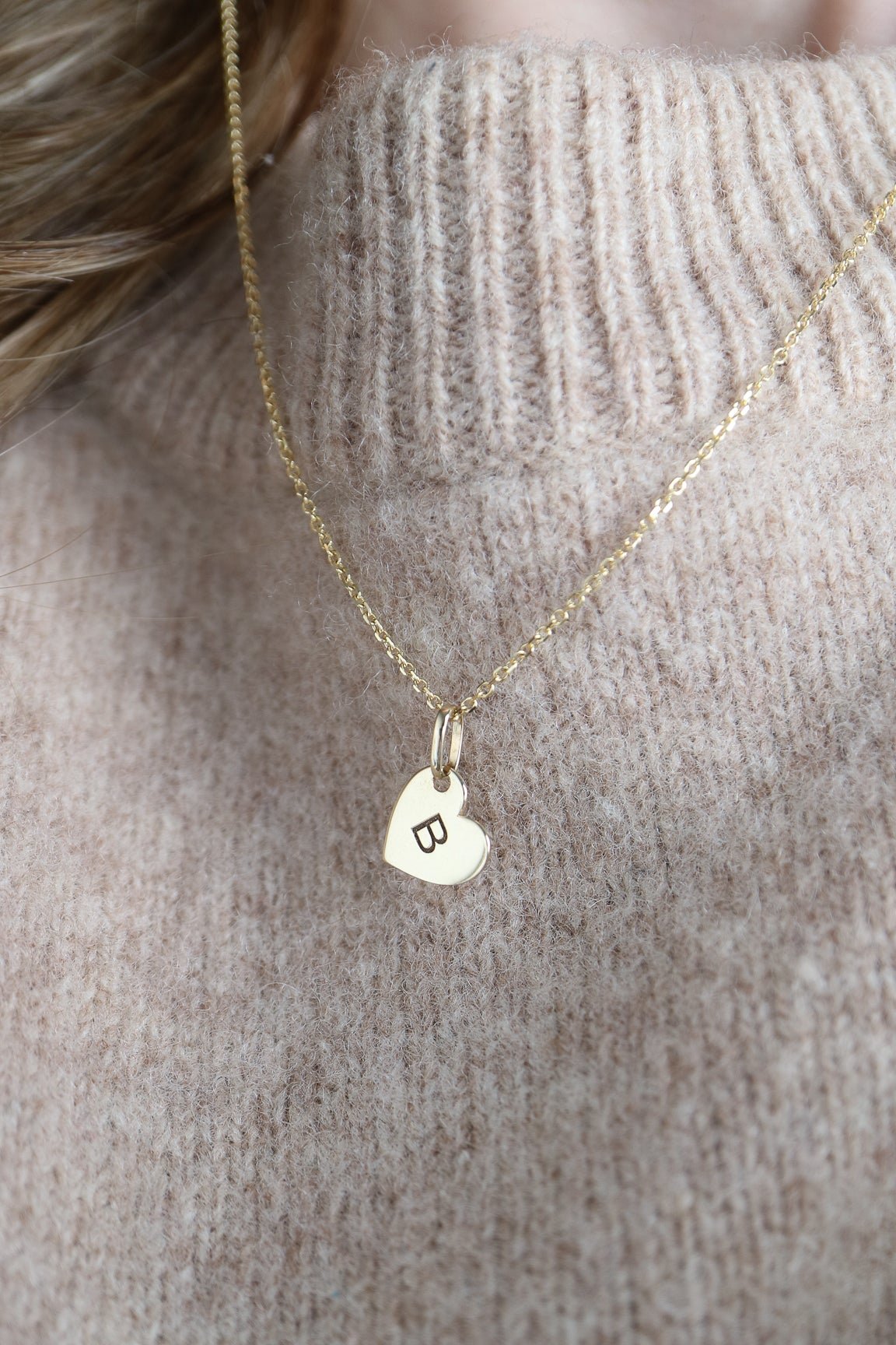 9ct gold engraved heart pendant necklace