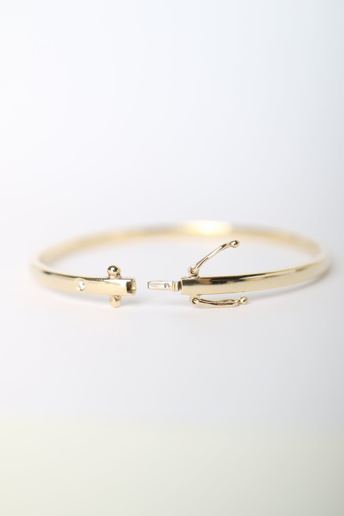 9kt gold diamond Beau Bangle