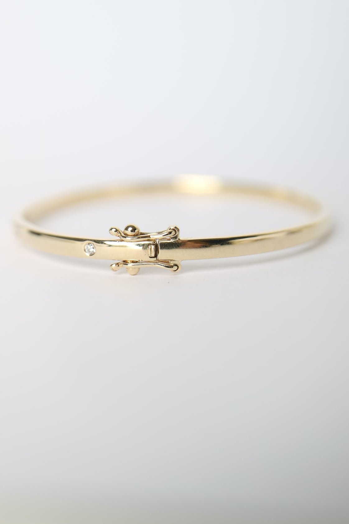 Solid 9ct gold bangle