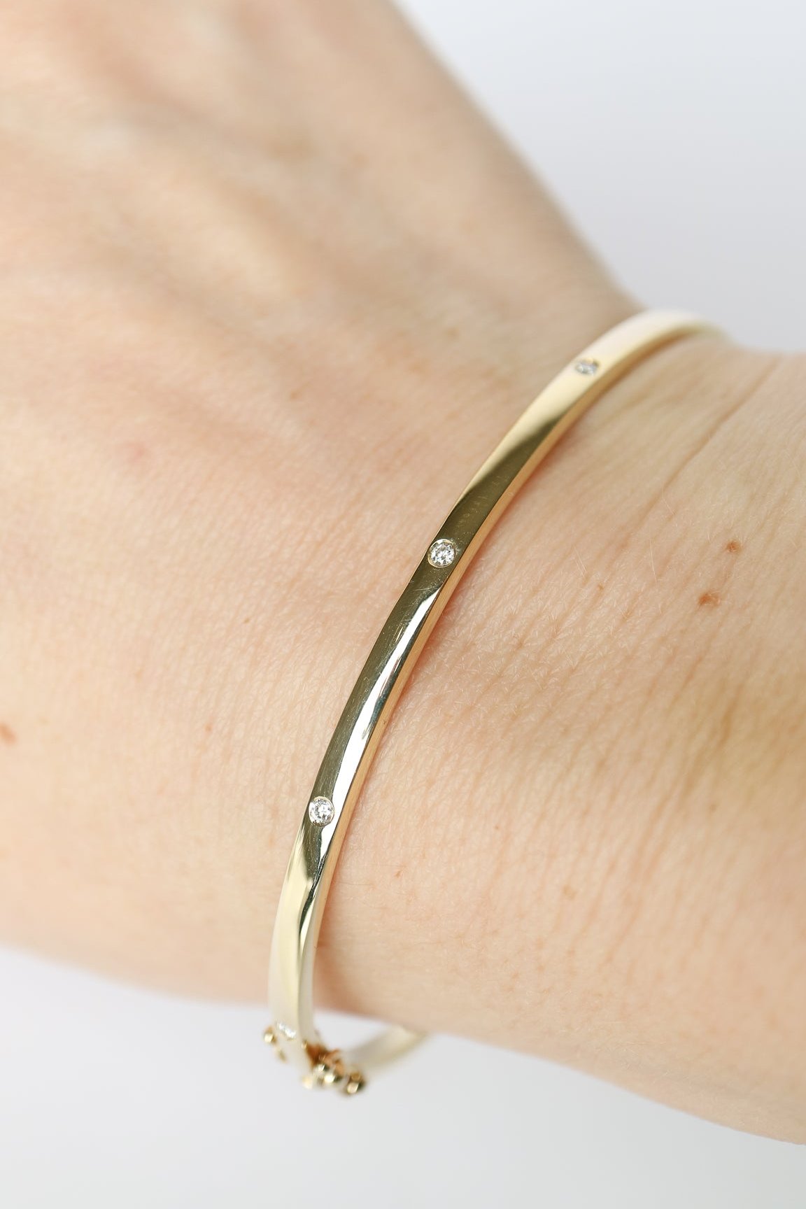 9kt gold diamond Beau Bangle