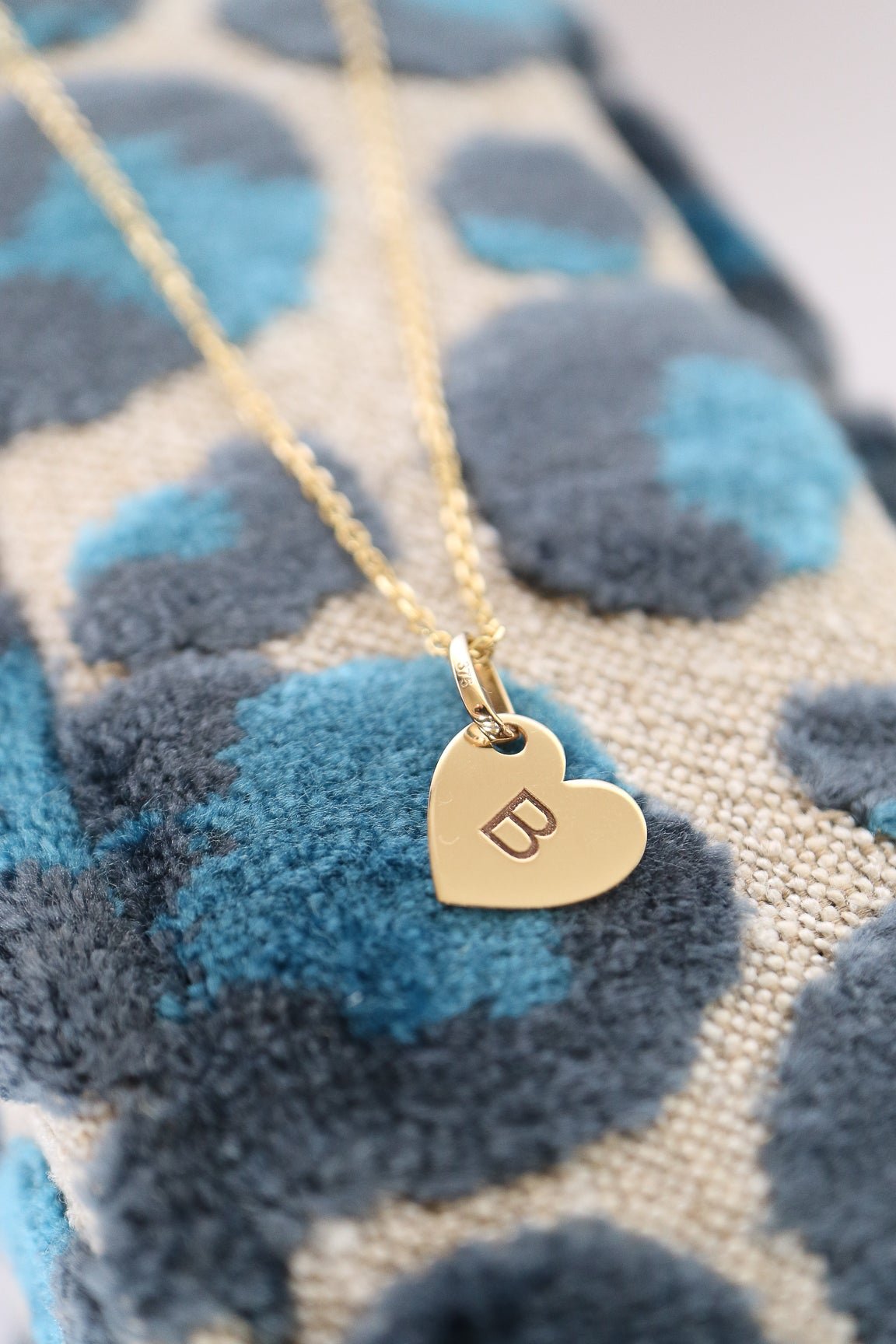 9ct gold engraved heart pendant necklace